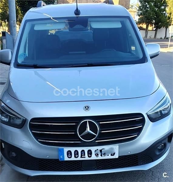 Usado Mercedes T180 116 CV (85 kW) 2023 Gris / plata Monovolumen
