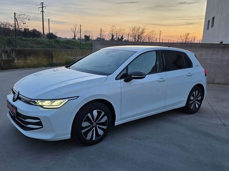 Usado VW Golf VIII 116 CV (85 kW) 2024 Blanco Berlina
