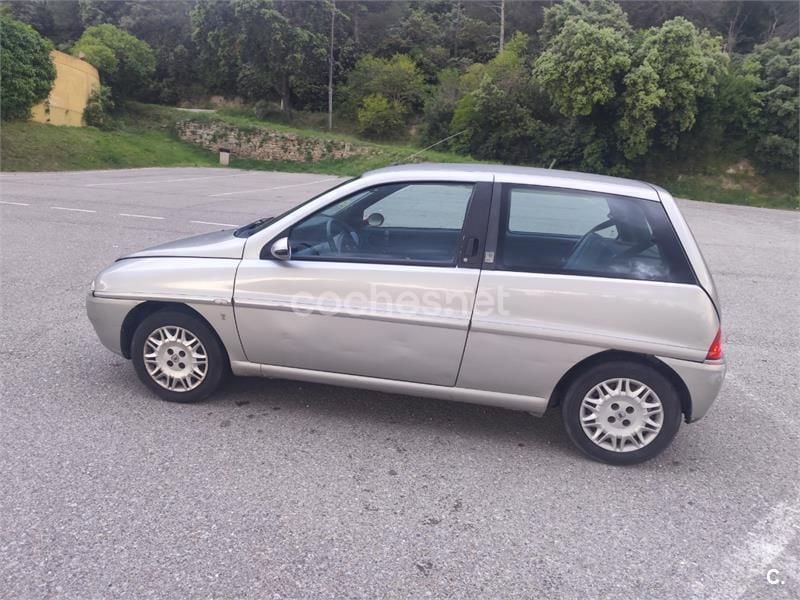 Beige Usado 2003 Lancia Ypsilon Utilitario | 1600 € - Imagen 1/4