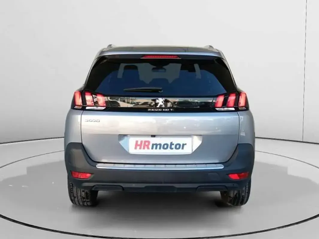 Usado Peugeot 5008 Allure 131 CV (96 kW) 2023 Gris SUV