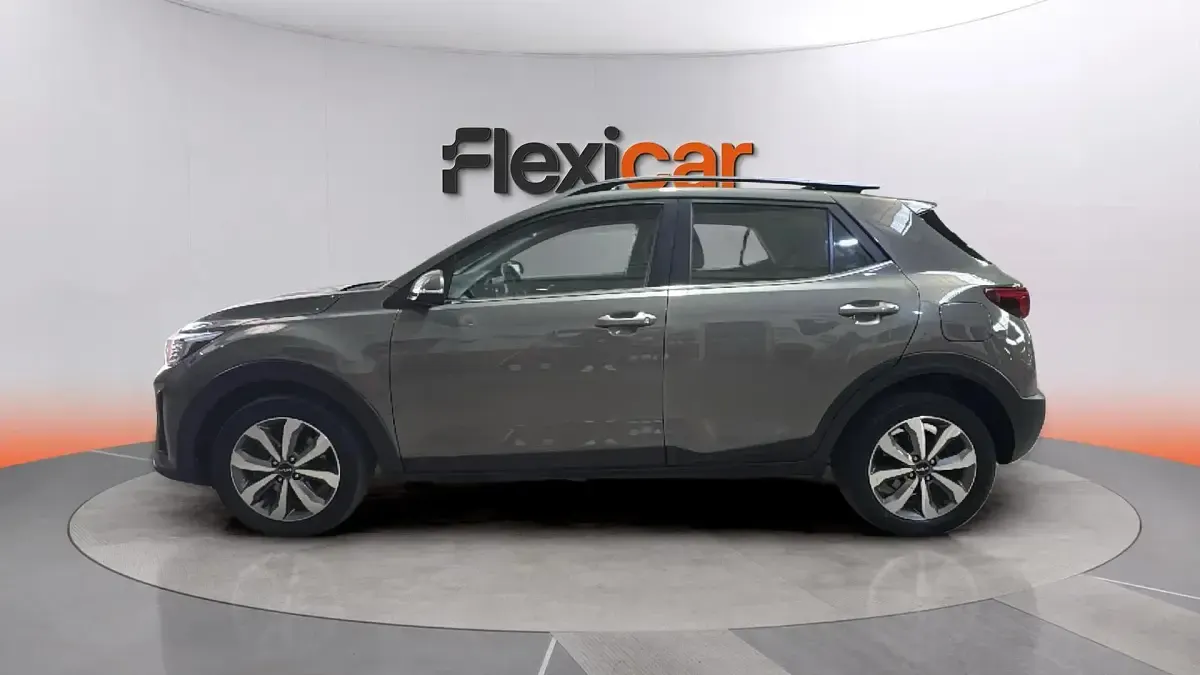 Usado Kia Stonic 120 CV (88 kW) 2022 Gris SUV