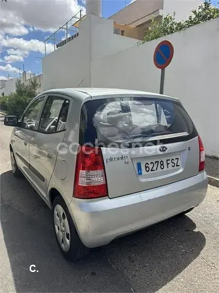 Usado Kia Picanto 61 CV (44 kW) 2007 Gris / plata Utilitario