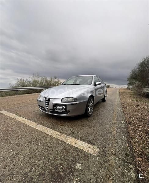 Gris / plata Usado 2005 Alfa Romeo 147 Distinctive Utilitario | 2150 € - Imagen 1/4