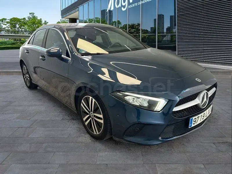 Usado Mercedes A180 116 CV (85 kW) 2022 Azul Berlina