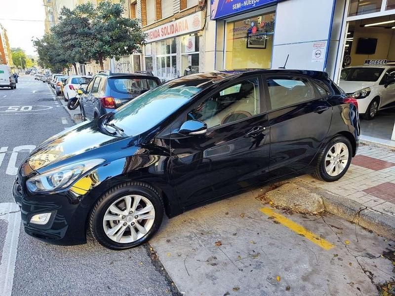 Negro Usado 2012 Hyundai i30 Utilitario | 6500 € (Precio justo) - Imagen 1/4