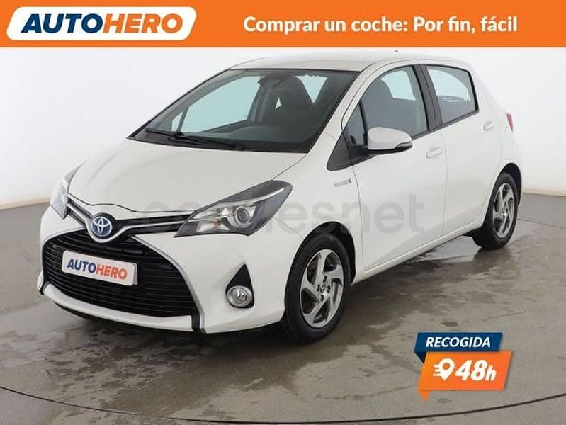 Usado Toyota Yaris Hybrid Active 100 CV (73 kW) 2016 Blanco Berlina