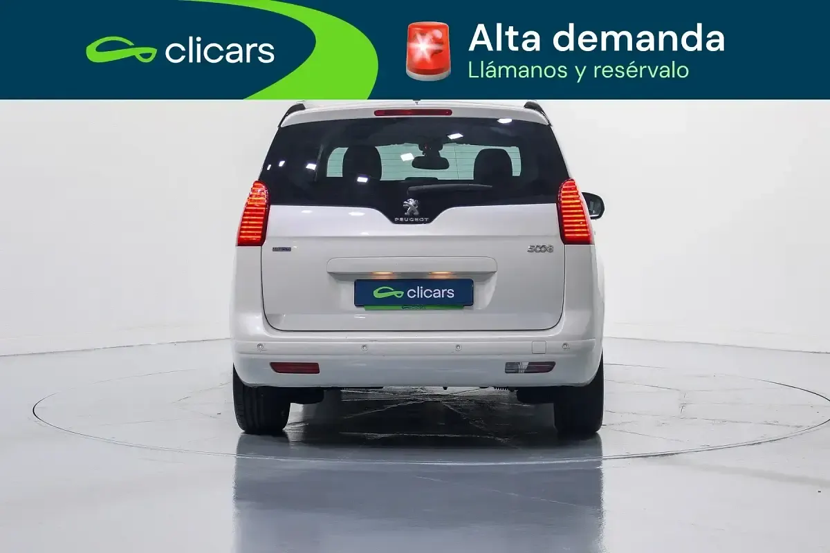 Usado Peugeot 5008 Style 120 CV (88 kW) 2017 Blanco Monovolumen