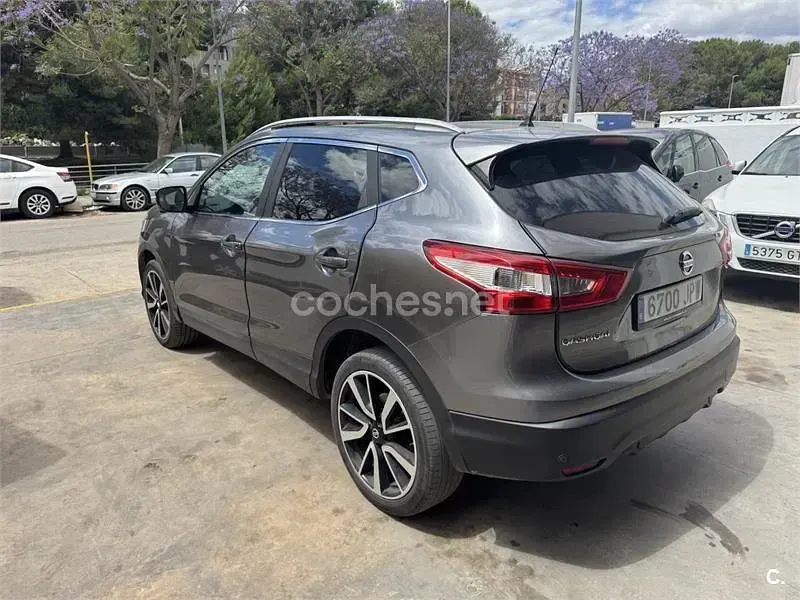 Usado Nissan Qashqai Tekna 130 CV (95 kW) 2016 Gris / plata SUV