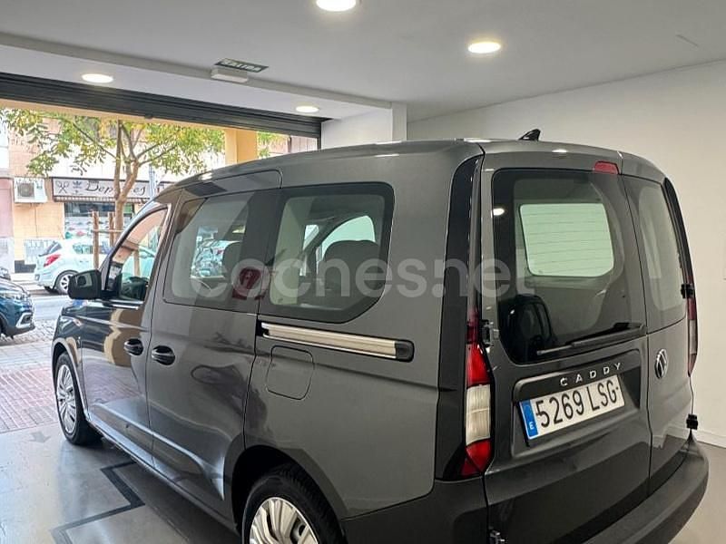 Usado VW Caddy Beach 102 CV (75 kW) 2021 Gris / plata Monovolumen