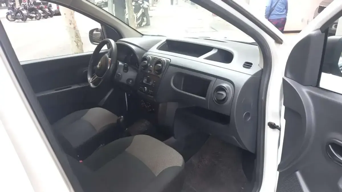 Usado Dacia Dokker Essentiel 102 CV (75 kW) 2019 Blanco Monovolumen