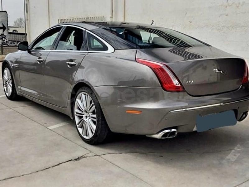 Usado Jaguar XJ Portfolio 275 CV (202 kW) 2010 Gris / plata Berlina