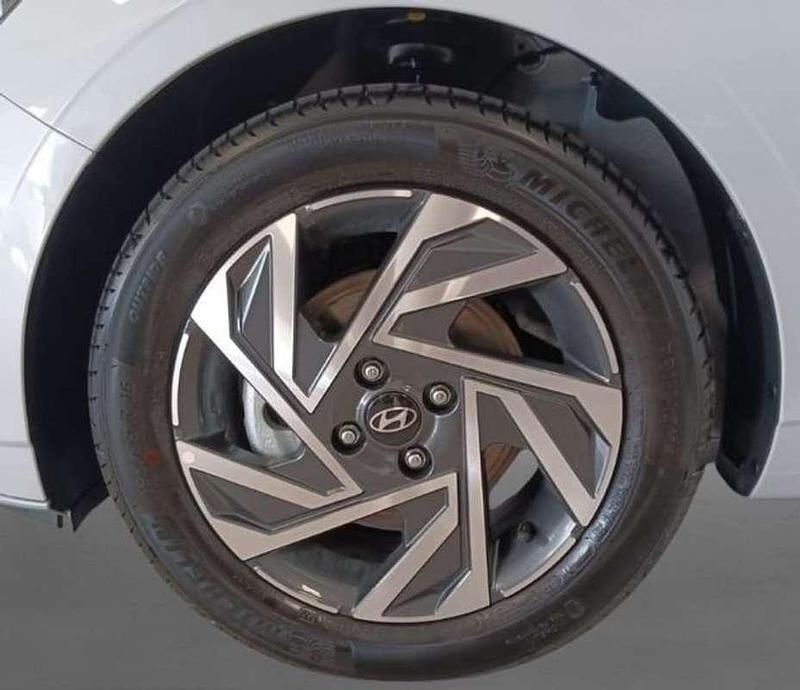 Usado Hyundai i20 101 HP (74 kW) 2025 Cinzento Citadino