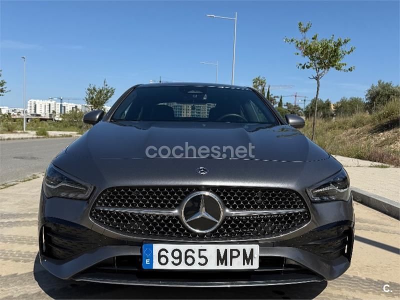 Usado Mercedes CLA200 163 CV (119 kW) 2024 Gris / plata Berlina