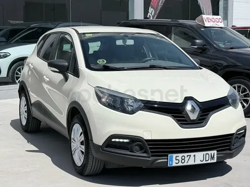 Usado Renault Captur Intens 90 CV (66 kW) 2015 Beige SUV