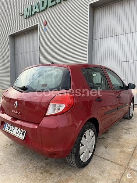 Usado Renault Clio II Exception 75 CV (55 kW) 2010 Rojo Berlina