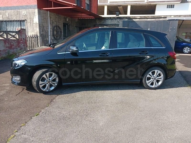 Begagnad Mercedes B180 109 HK (80 kW) 2018 Svart Minibuss
