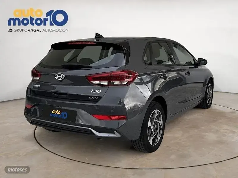 Usado Hyundai i30 100 CV (73 kW) 2024 Gris Berlina
