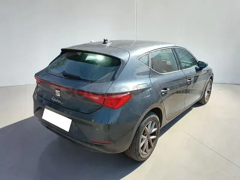 Usado Seat Leon Reference 115 CV (84 kW) 2022 Azul Berlina