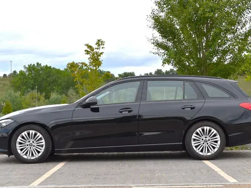 Usado Mercedes C220 Avantgarde 200 CV (147 kW) 2023 Negro Familiar