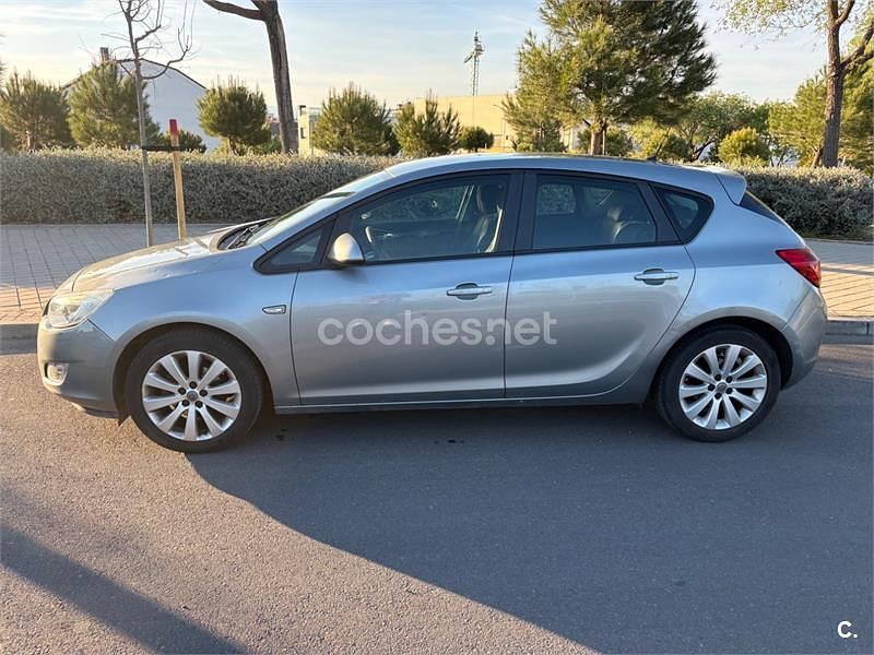 Usado Opel Astra Enjoy 100 CV (73 kW) 2010 Azul Berlina
