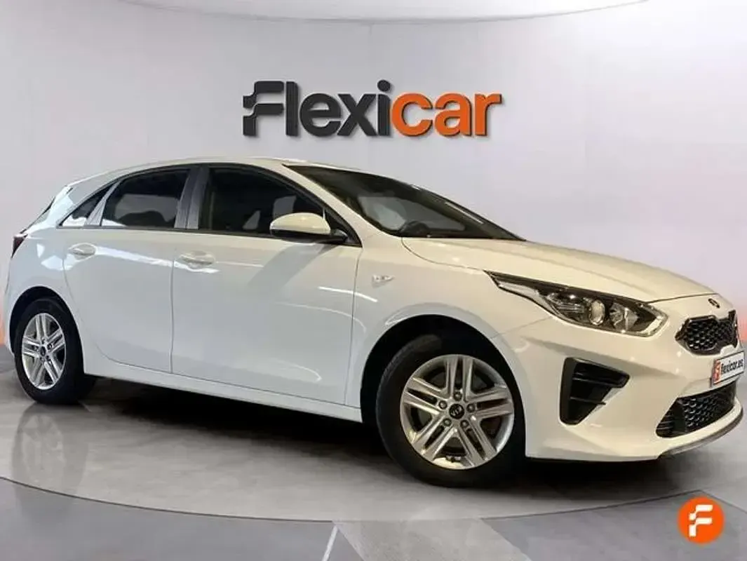 Usado Kia Ceed 120 CV (88 kW) 2022 Blanco Utilitario