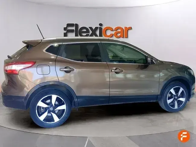 Usado Nissan Qashqai N-Connecta 110 CV (80 kW) 2016 Marrón SUV