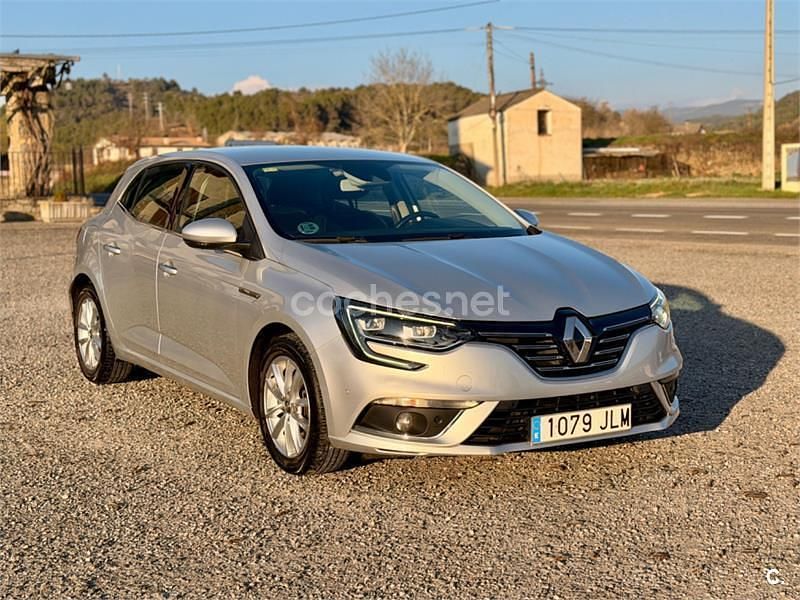 Usado Renault Mégane IV Zen 130 CV (95 kW) 2016 Gris / plata Berlina