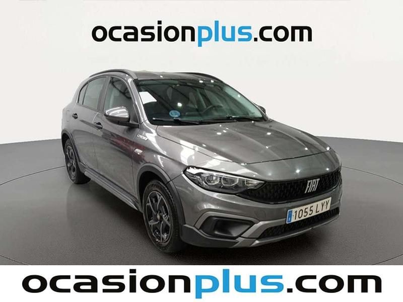 Usado Fiat Tipo Cross 131 CV (96 kW) 2022 Gris Utilitario