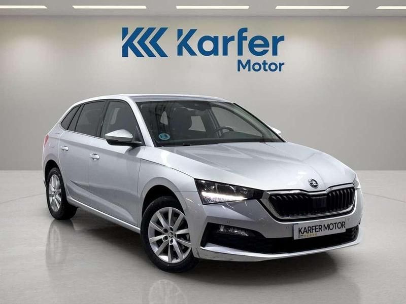 Usado Skoda Scala Style 109 CV (80 kW) 2022 Gris Utilitario