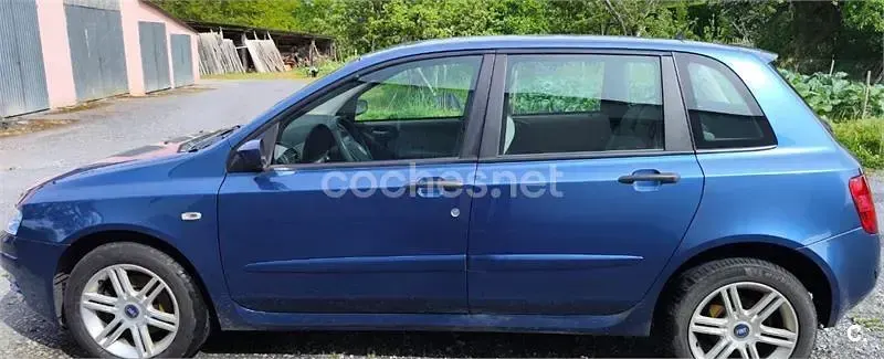 Usado Fiat Stilo 115 CV (84 kW) 2005 Azul Berlina