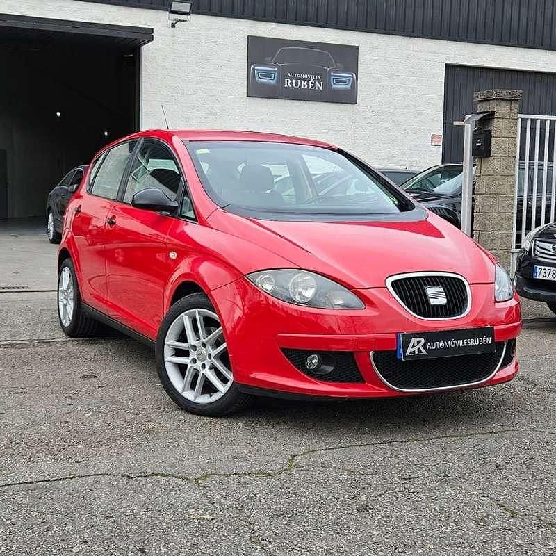 Rojo Usado 2004 Seat Altea Reference Utilitario | 4499 € (Precio justo) - Imagen 1/4