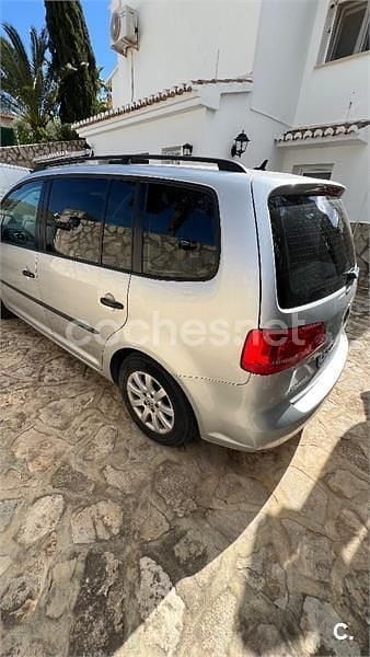 Usado VW Touran Advance 105 CV (77 kW) 2014 Gris / plata Monovolumen