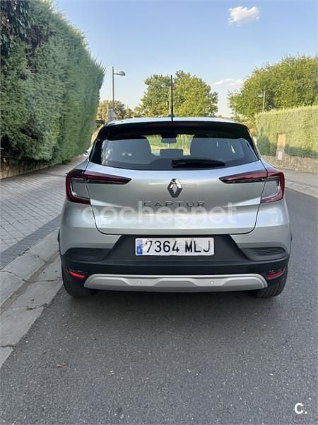 Usado Renault Captur Evolution 90 CV (66 kW) 2023 Gris / plata SUV