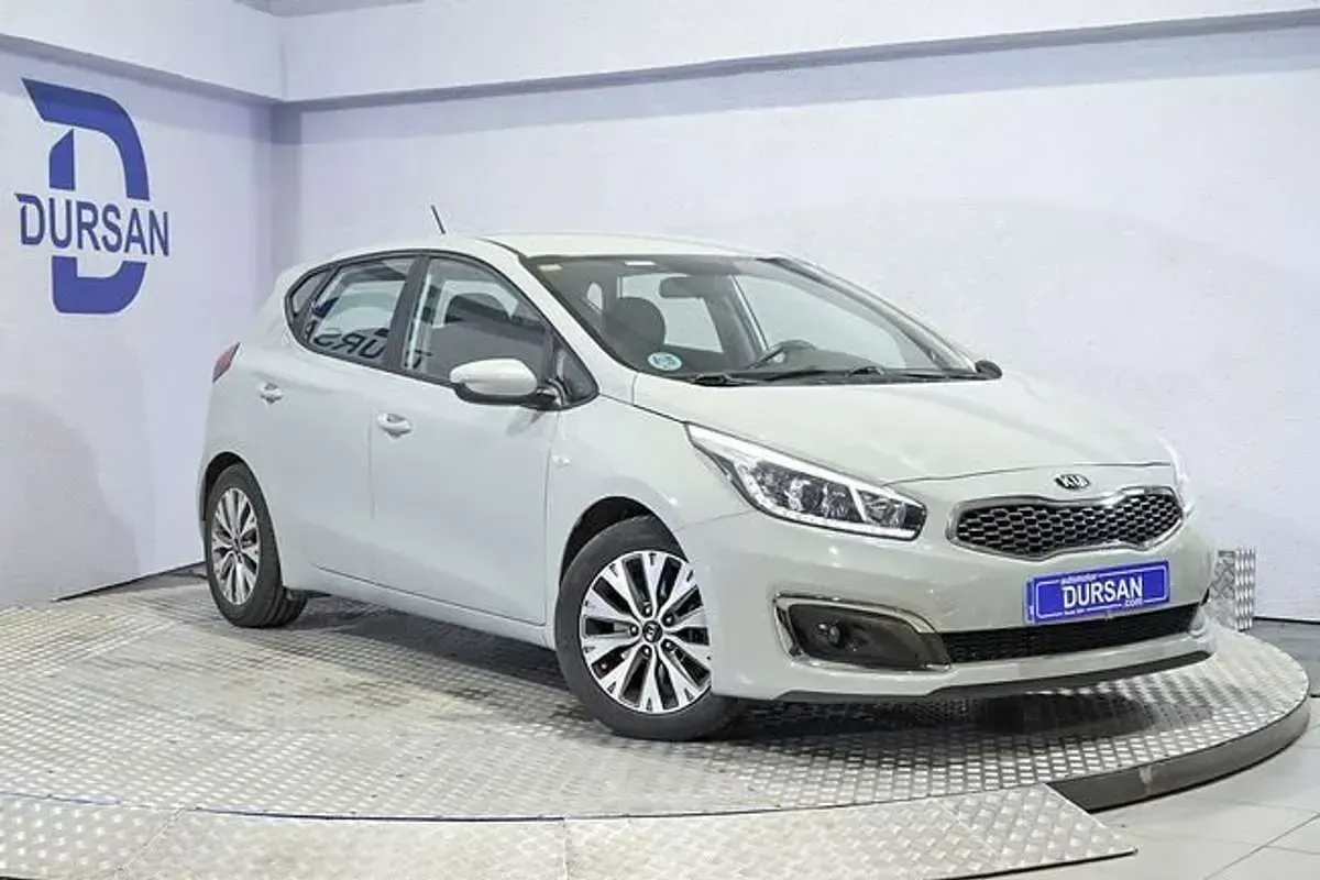 Usado Kia Ceed 101 CV (74 kW) 2018 Gris Utilitario