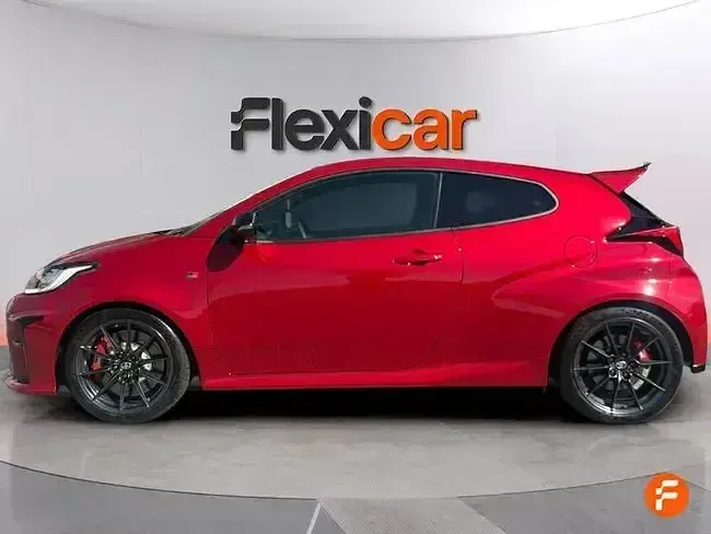Usado Toyota Yaris 261 CV (191 kW) 2022 Rojo Utilitario