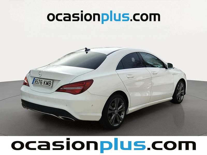 Usado Mercedes CLA180 122 CV (89 kW) 2018 Blanco Berlina
