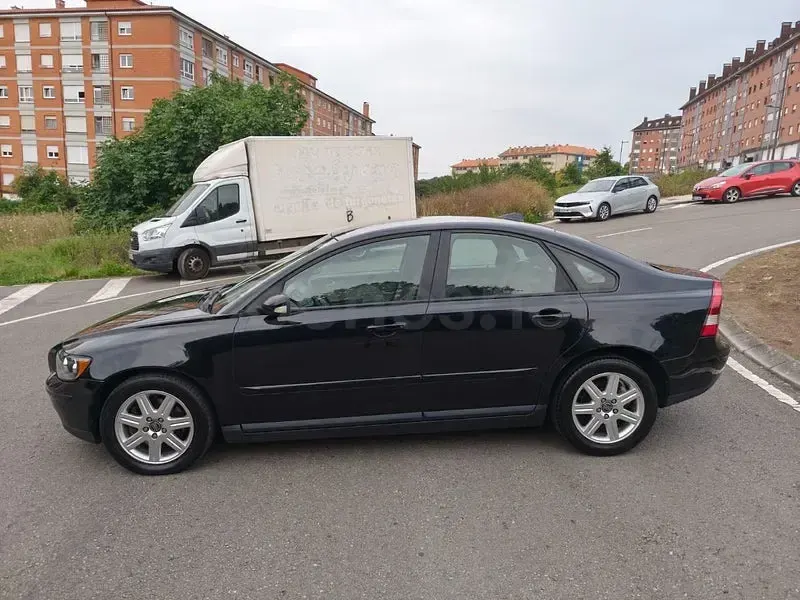 Usado Volvo S40 Momentum 136 CV (100 kW) 2006 Negro Berlina
