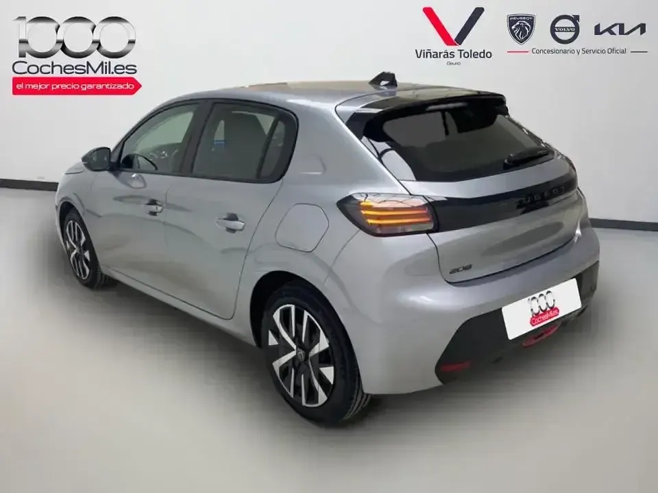 Usado Peugeot 208 Active 100 CV (73 kW) 2024 Gris Utilitario