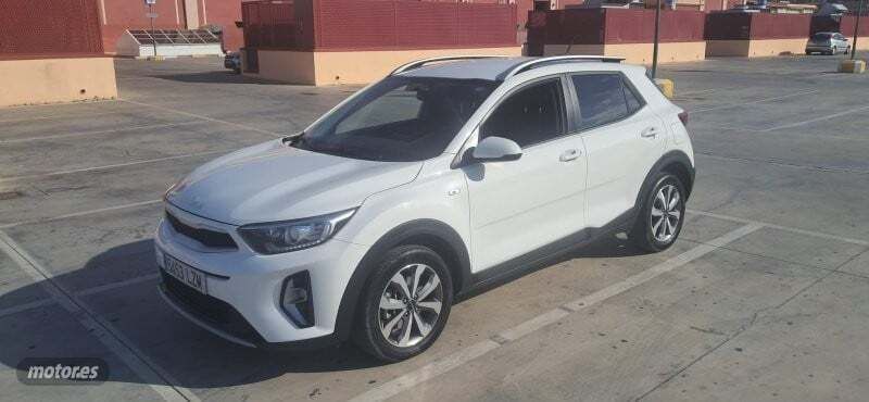 Blanco Usado 2022 Kia Stonic SUV | 15.500 € (Precio justo) - Imagen 1/4
