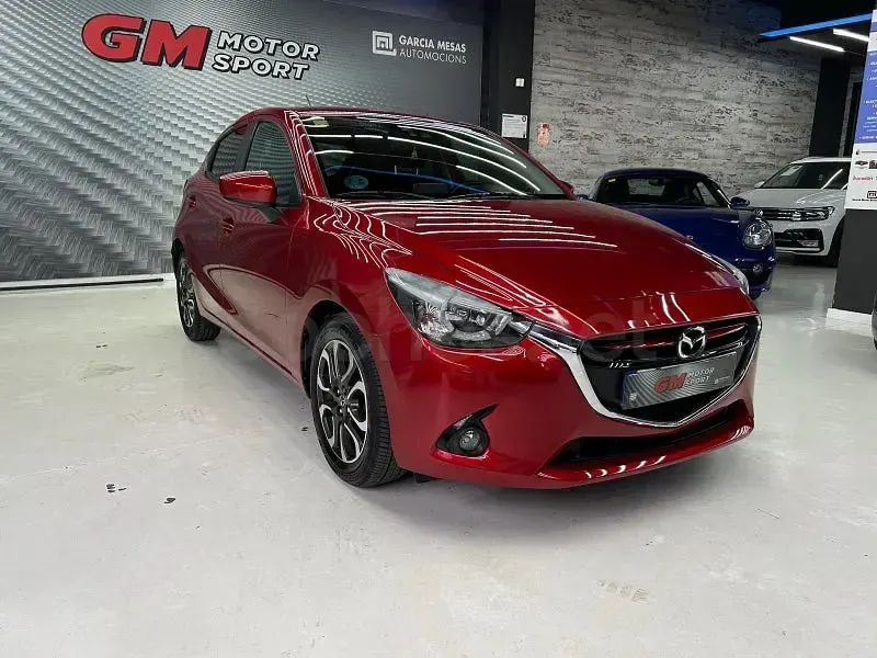 Usado Mazda 2 Luxury 105 CV (77 kW) 2016 Rojo Berlina