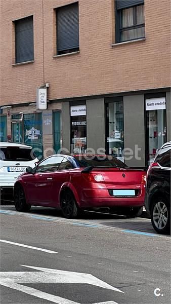 Usado Renault Mégane Cabriolet Authentique 115 CV (84 kW) 2004 Rojo Descapotable