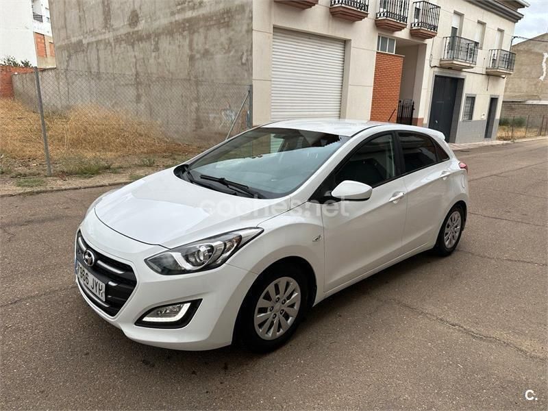 Blanco Usado 2017 Hyundai i30 Berlina | 8500 € (Precio justo) - Imagen 1/4