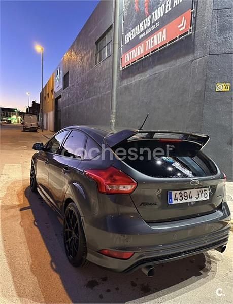 Usado Ford Focus Sport 182 CV (133 kW) 2017 Gris / plata Berlina