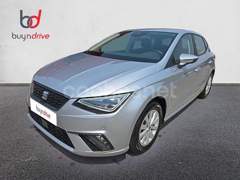 Usado Seat Ibiza Style Plus 110 CV (80 kW) 2022 Gris / plata Berlina