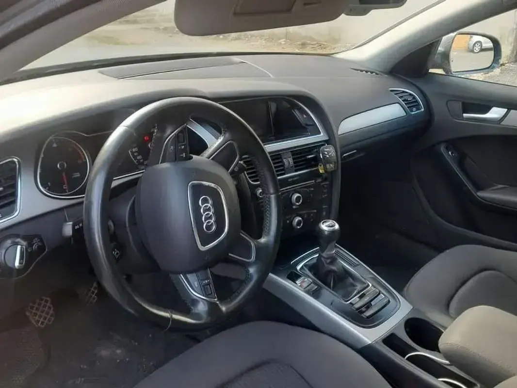 Usado Audi A4 Premium 150 CV (110 kW) 2012 Gris Berlina