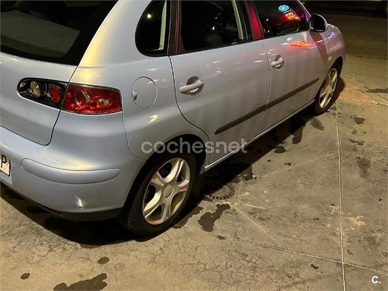 Usado Seat Ibiza Stylance 75 CV (55 kW) 2005 Gris / plata Berlina