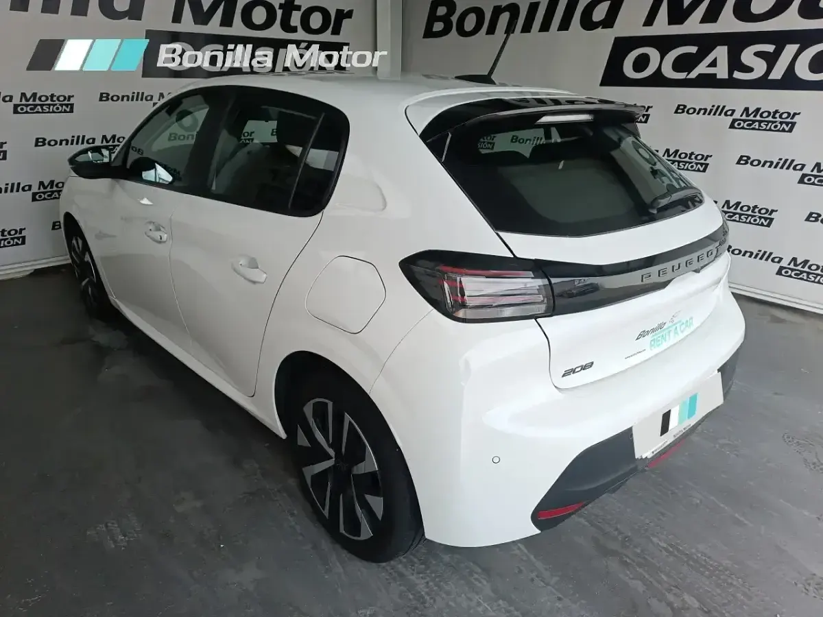 Usado Peugeot 208 Active 100 CV (73 kW) 2024 Blanco Utilitario