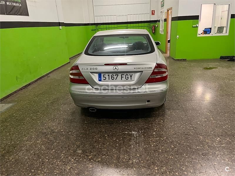 Usado Mercedes CLK200 Elegance 163 CV (119 kW) 2005 Gris / plata Coupe