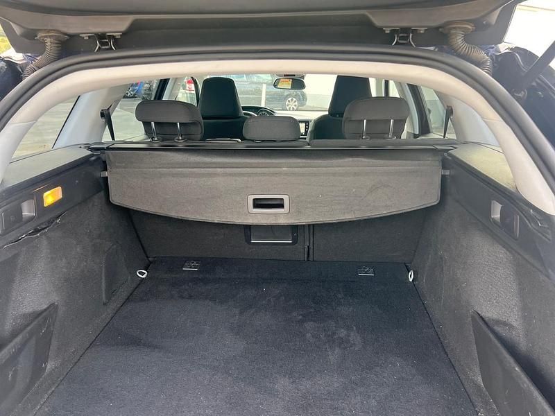 Usado Peugeot 308 SW Allure 130 CV (95 kW) 2017 Azul Familiar