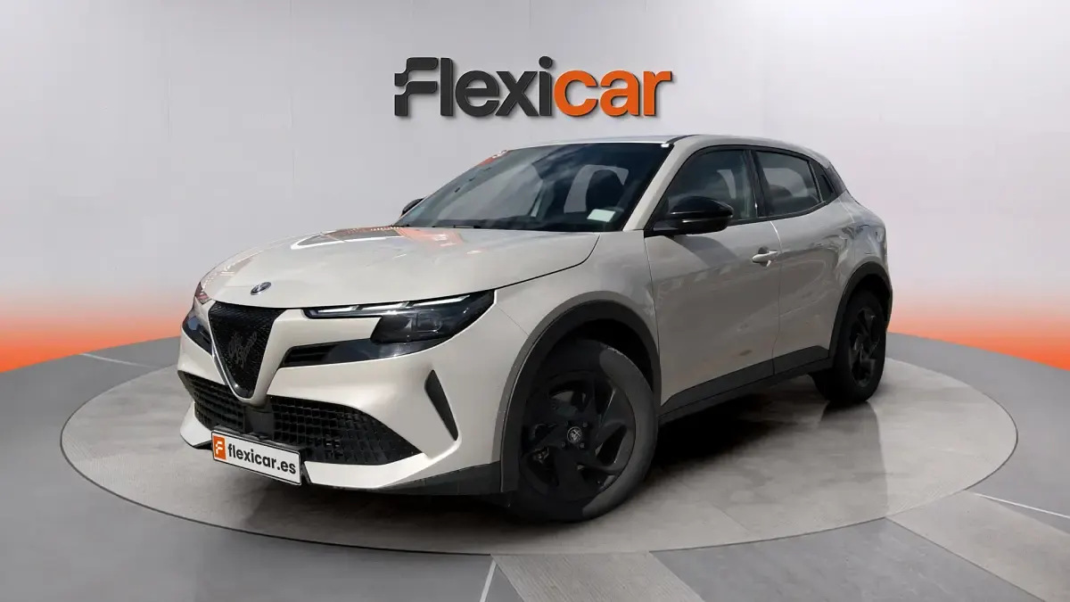 Usado Alfa Romeo Junior 136 CV (100 kW) 2025 Gris SUV